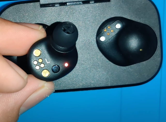 Thay pin tai nghe Sennheiser MOMENTUM 2